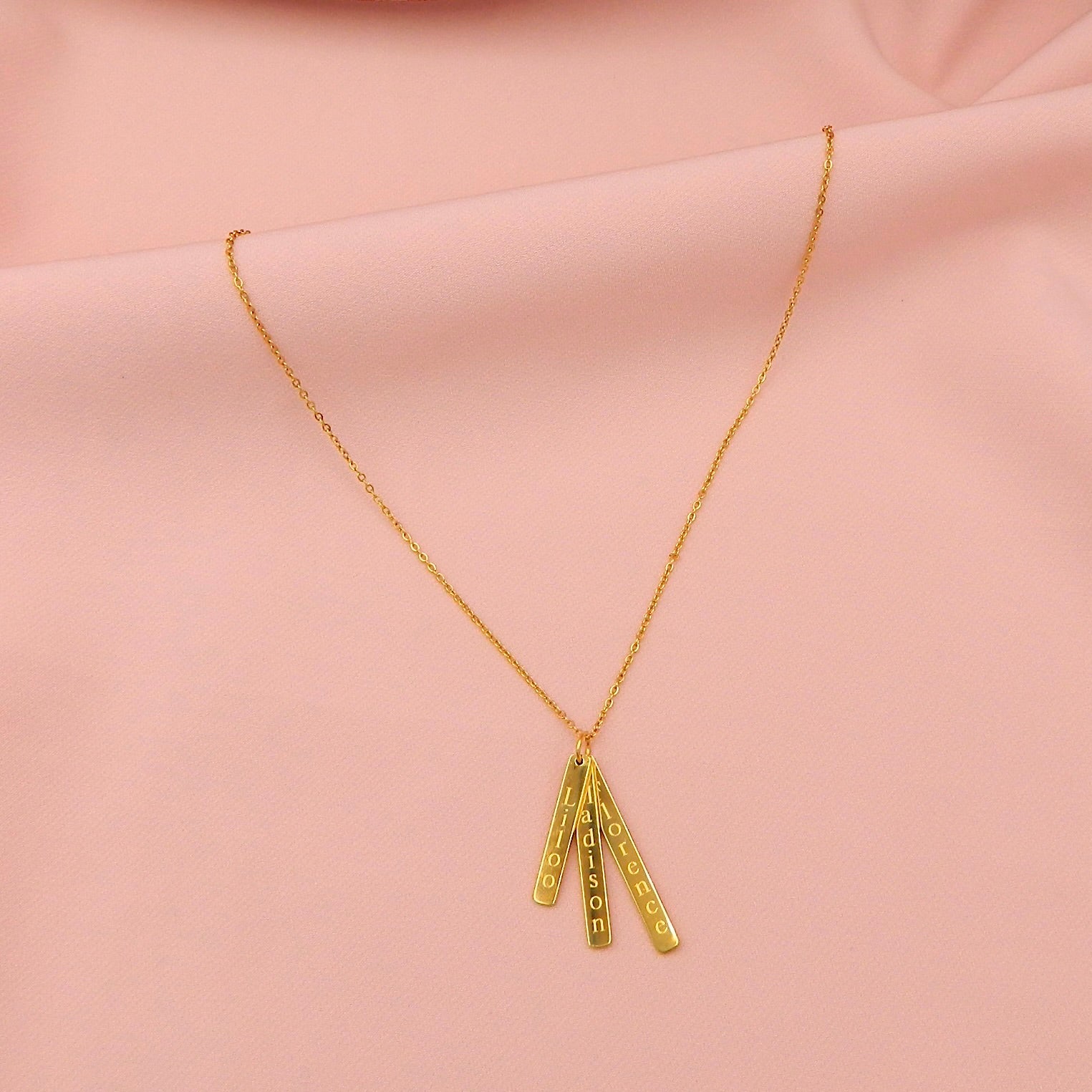 GRAVURE COLLIER - CHARLOTTE