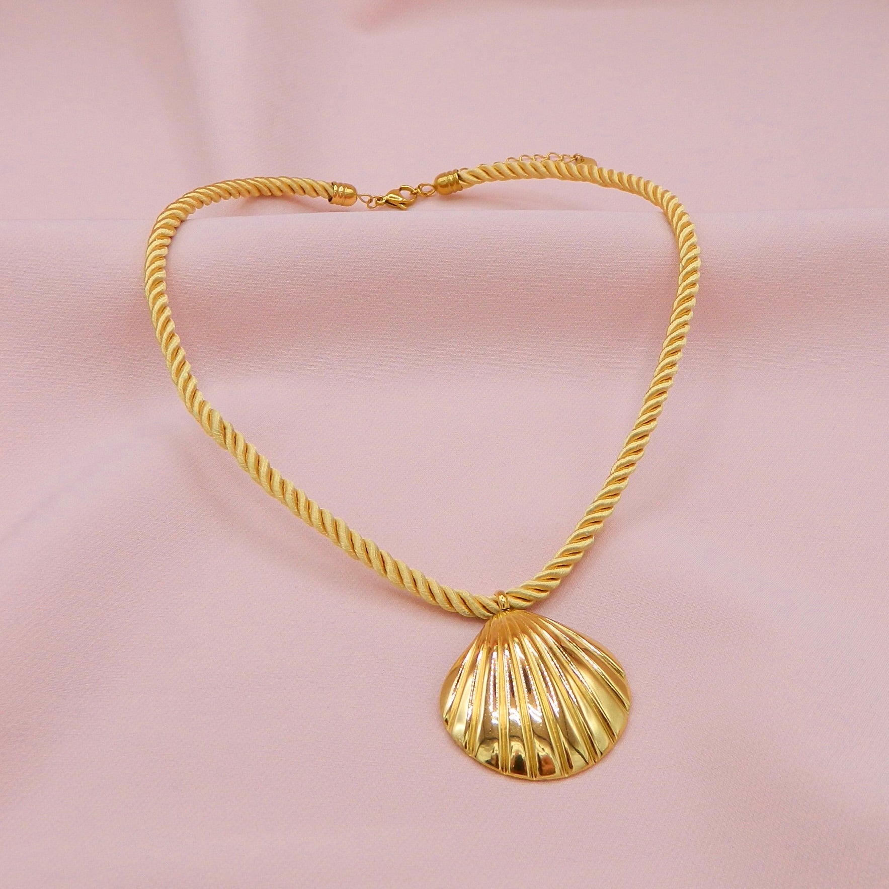 COLLIER - COQUILLAGE