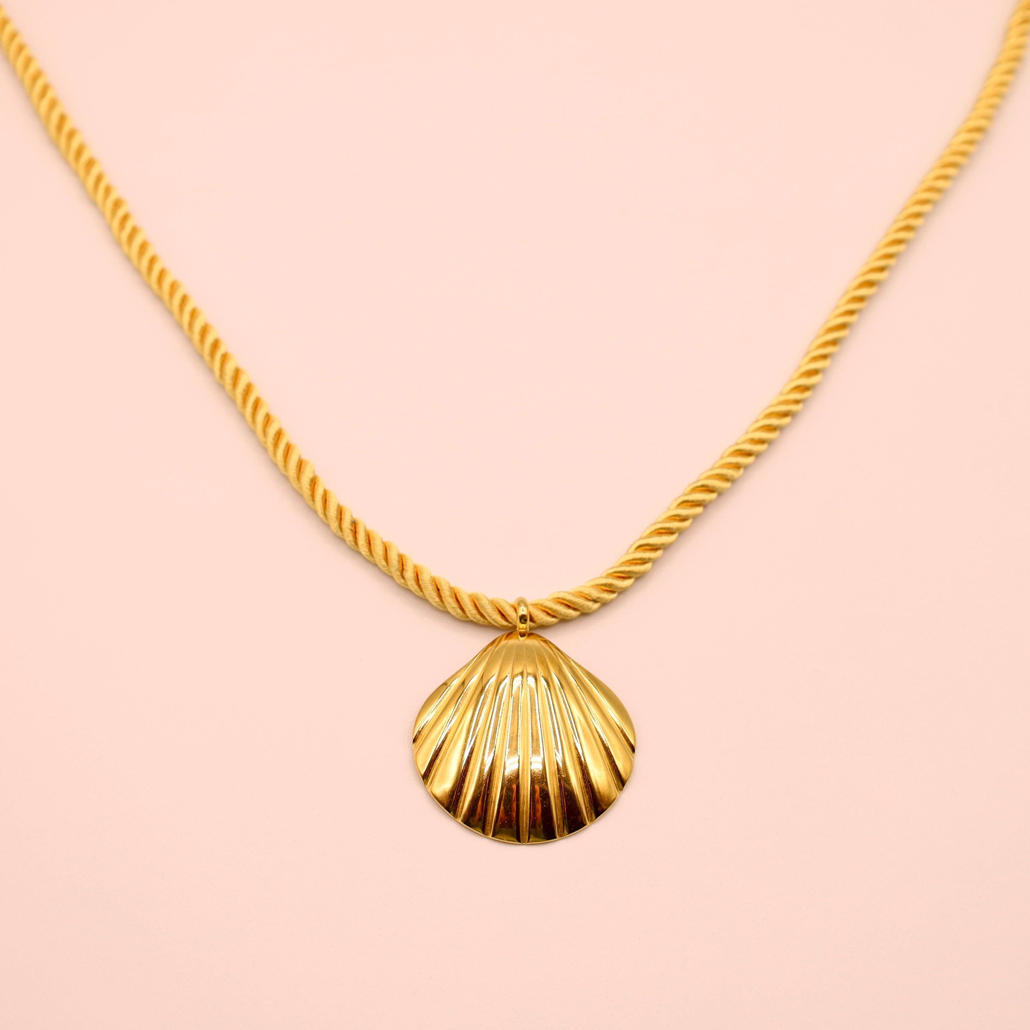 COLLIER - COQUILLAGE