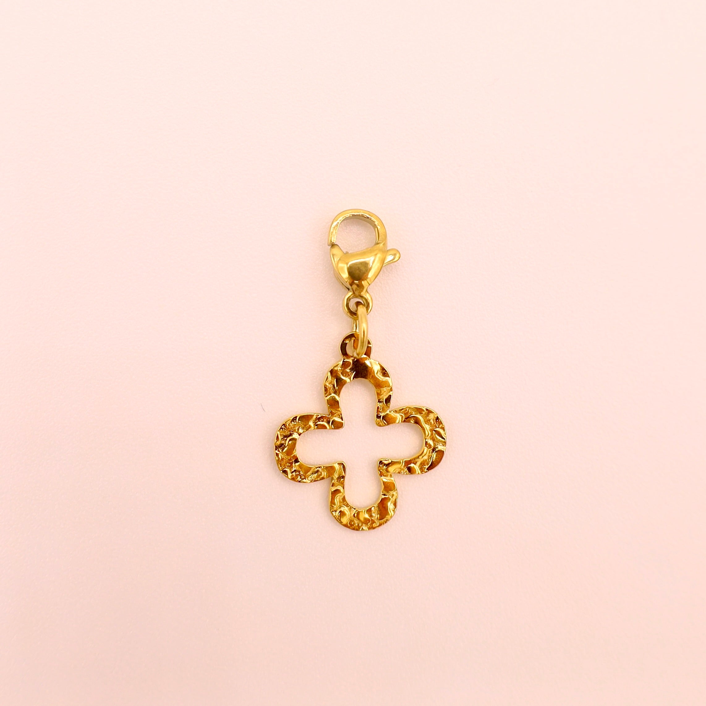 CHARMS TREFLE MARTELÉ