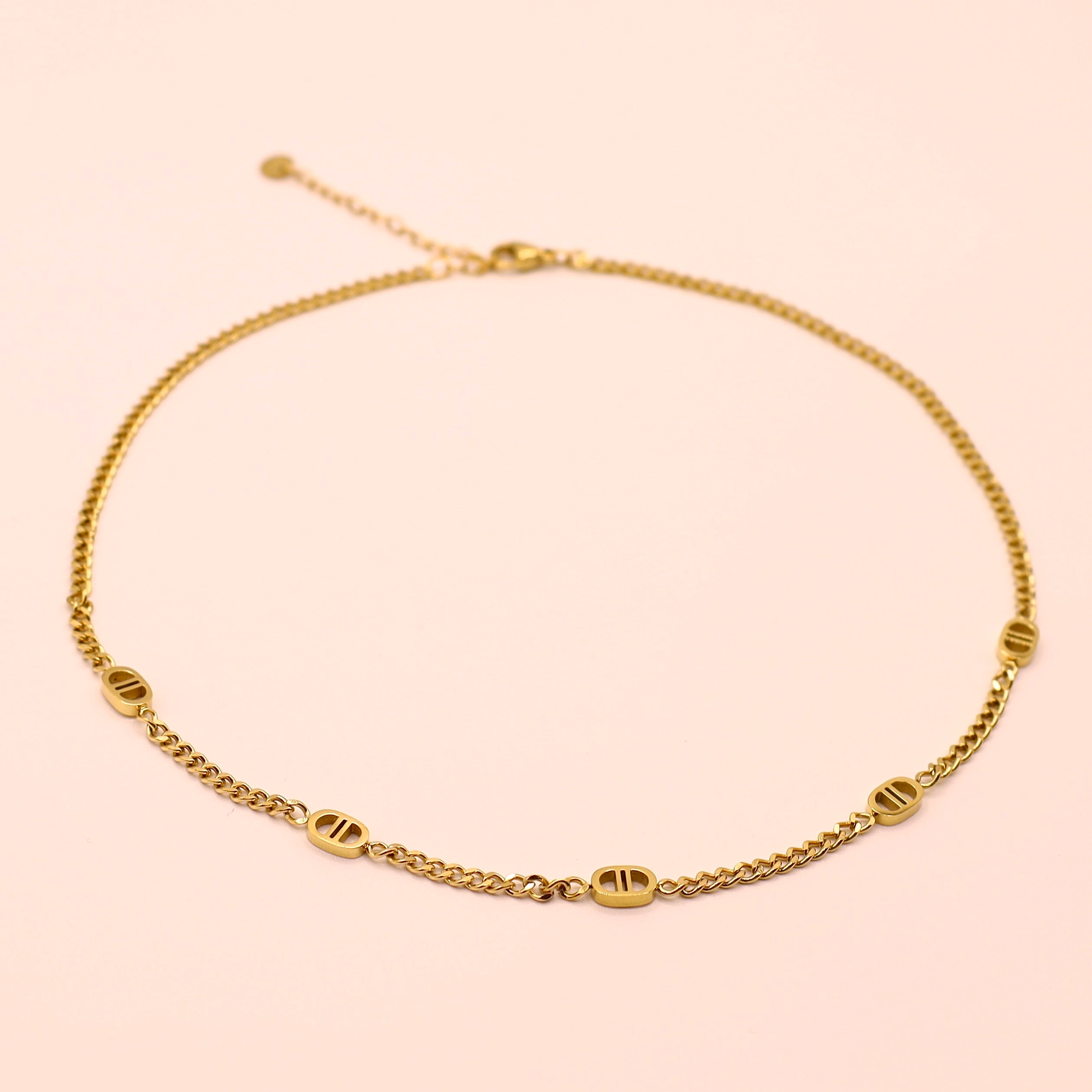 COLLIER - MOLLY